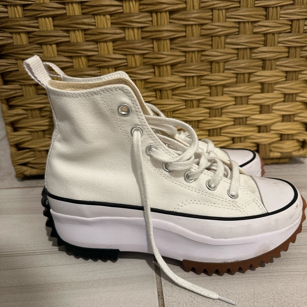 Converse run star hike platform